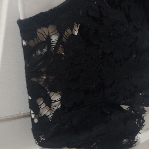 Stunning Black Lace Top..Sz 7....Never Worn - Picture 2 of 3